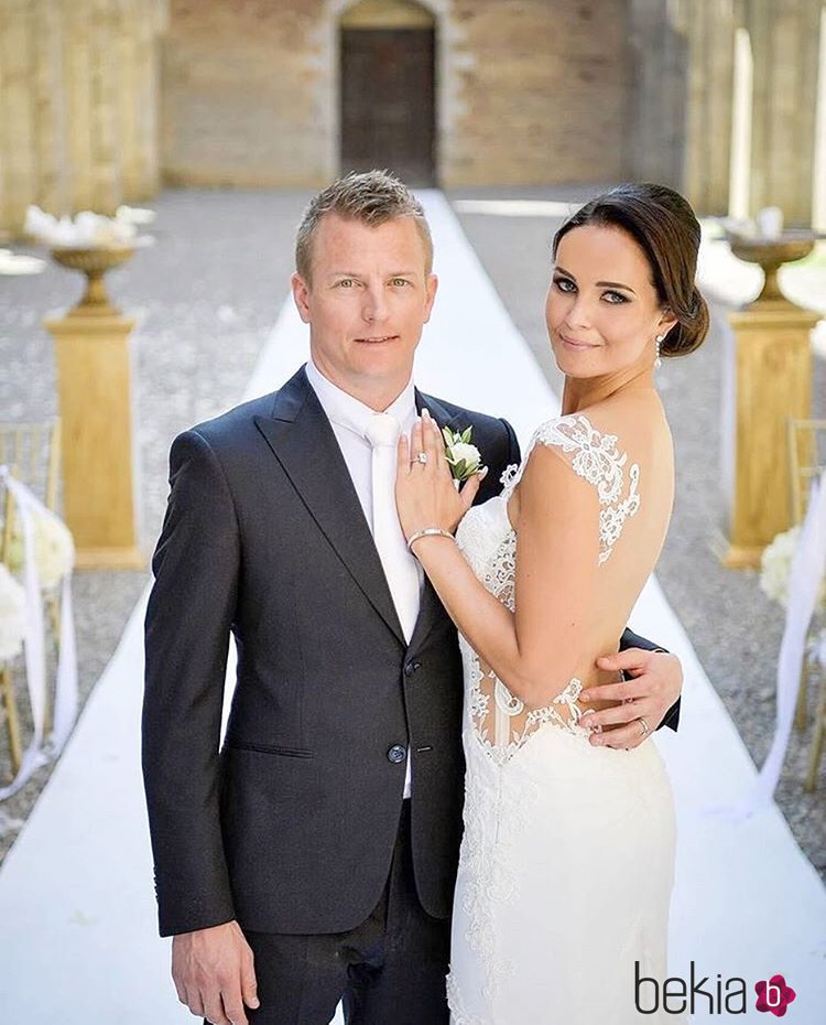 Kimi Raikkonen y su mujer Minttu Virtanen en su boda