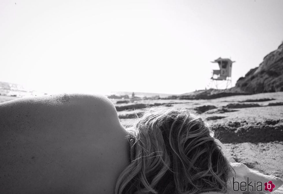 Chloe Grace Moretz sin la parte de arriba del bikini