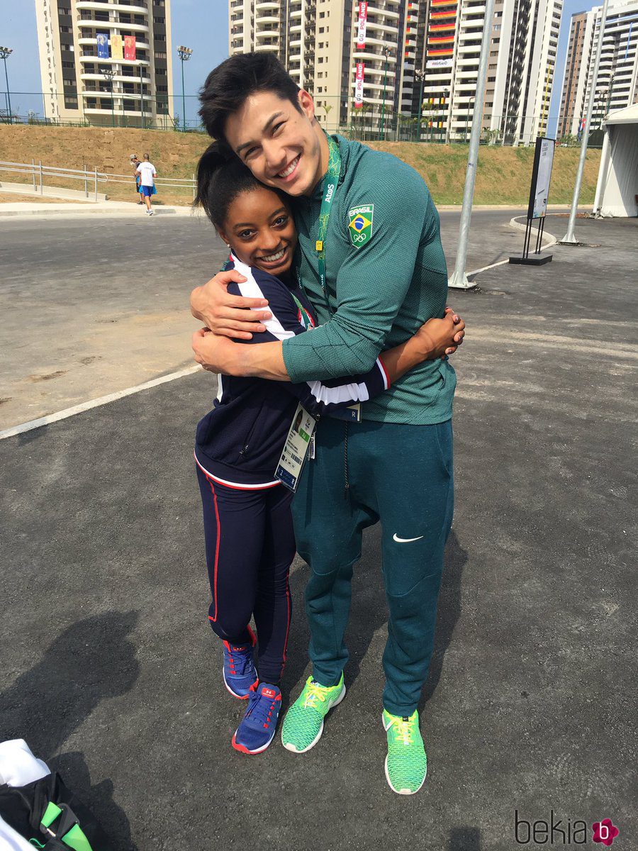 Simone Biles y Arthur Mariano