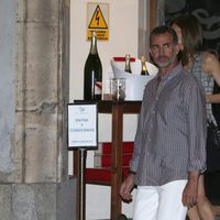 El Rey Felipe y la Reina Letizia saliendo de un restaurante de Madrid