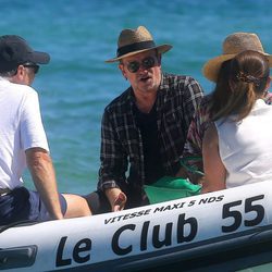 Bill Gates y Bono de paseo en una lancha