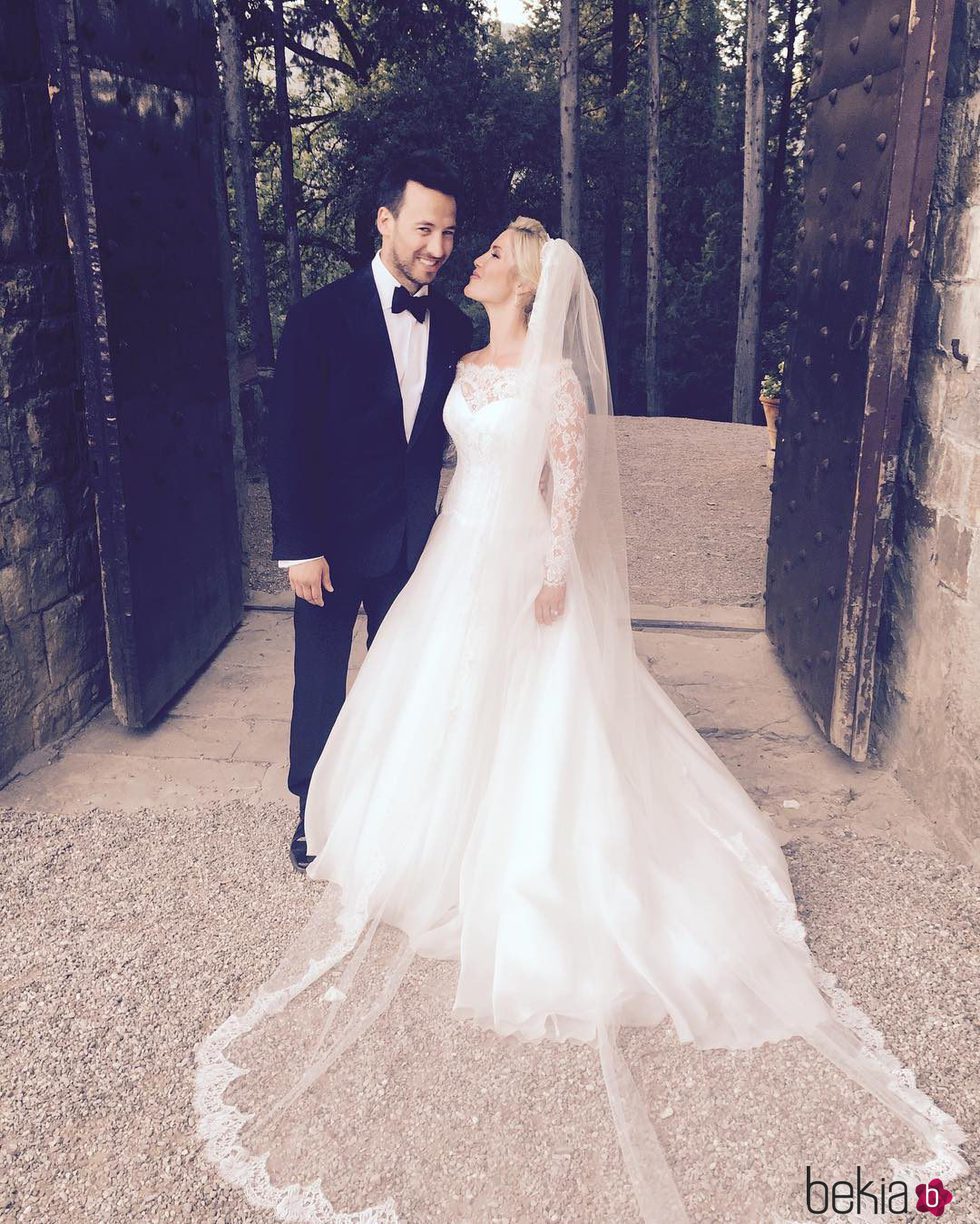 Heidi Range y Alex Partakis en su boda