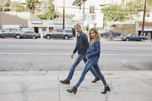 Hailey Baldwin y Lucky Blue SMith posando en la nueva campaña de Hilfiger Denim para Tommy Hilfiger de otoño 2016