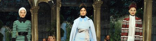 Modelos desfilando en la pasarela de Eva Mendes de la Semana de la Moda de Nueva York