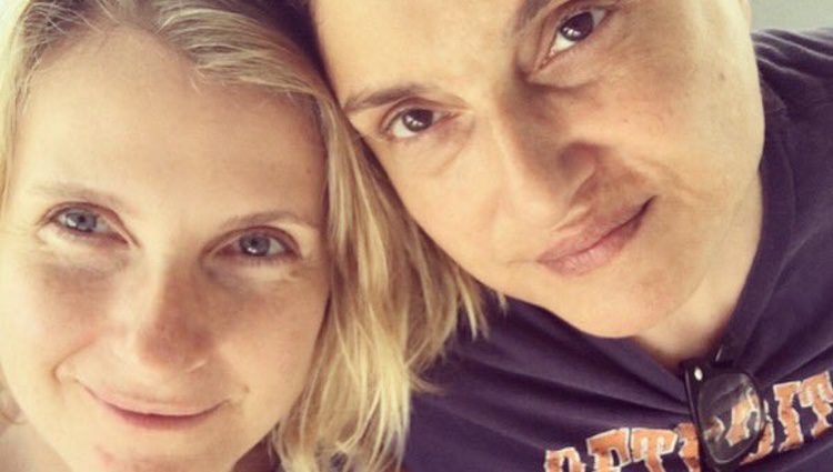 Elizabeth Gilbert junto a su pareja, Rayya