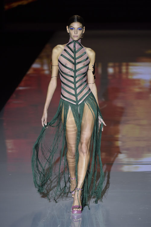 Vestido con forma de hoja de Andrés Sardá primavera/verano 2017 en la Semana de la Moda de Madrid