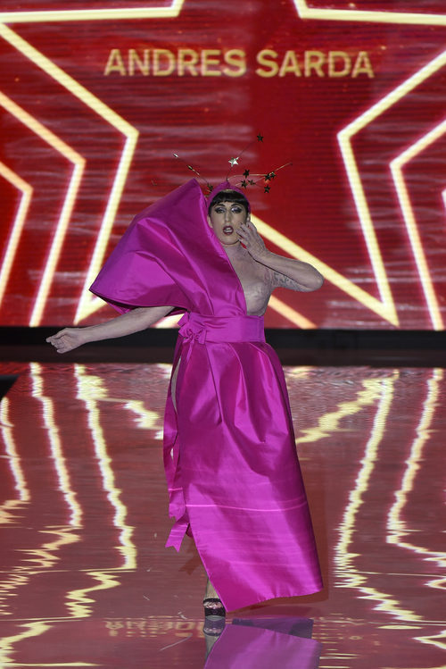 Rossy de Palma en el desfile de Andrés Sardá primavera/verano 2017 en la Semana de la Moda de Madrid