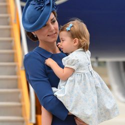 Kate Middleton y la Princesa Carlota a su llegada a Canadá