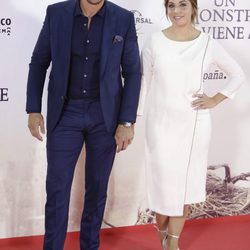 Leire Martínez y Jacobo Bustamante en el estreno de 'Un monstruo viene a verme'
