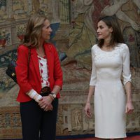 La Infanta Elena y la Reina Letizia en la audiencia a los medallistas olímpicos y paralímpicos de Rio 2016