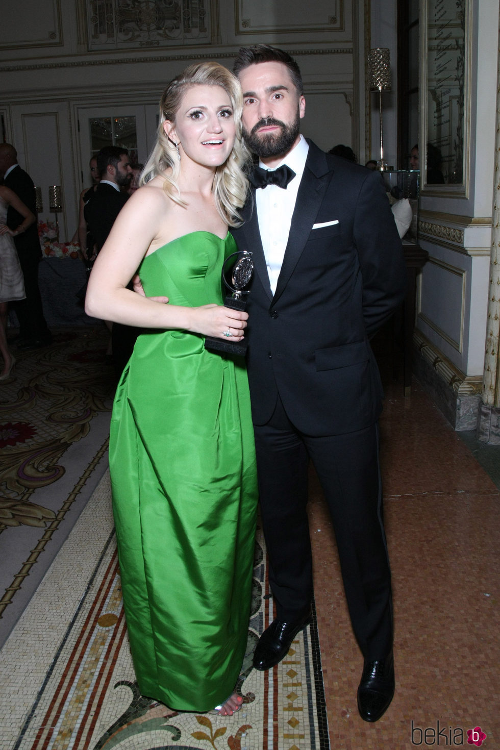 Annaleigh Ashford y Joe Tapper en los premios Tony