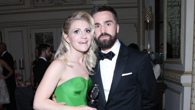 Annaleigh Ashford y Joe Tapper en los premios Tony