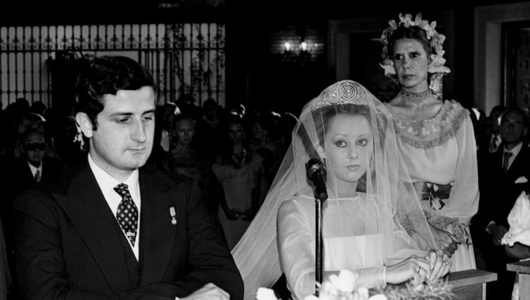 Alfonso Martínez de Irujo y María de Hohenlohe en su boda