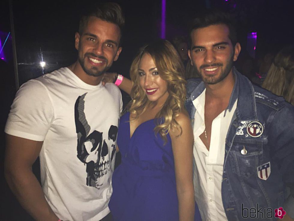 Steisy en su cumpleaños junto a Cristian y Suso