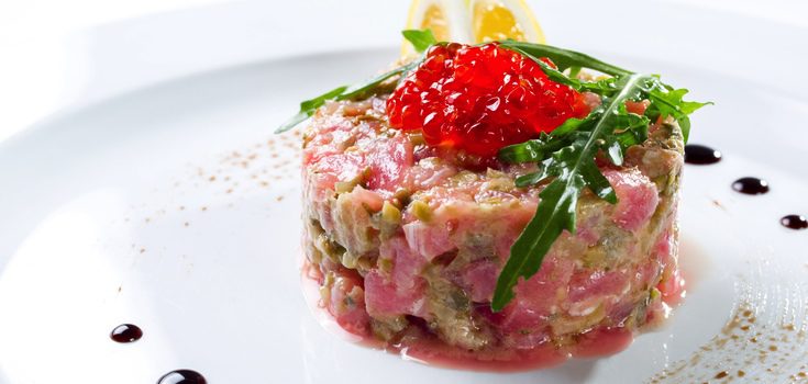 Tartar de atún emplatado