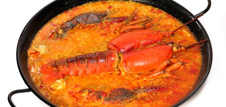 Es recomendable presentar la receta en una paellera