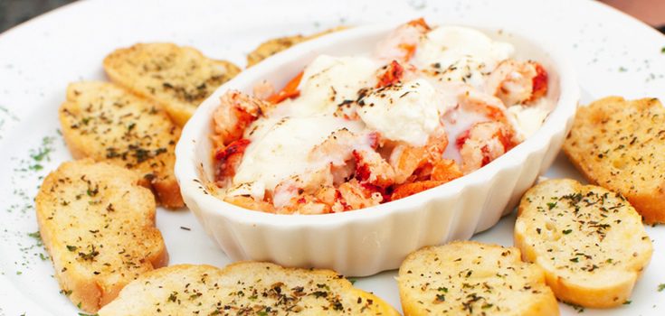 Carne de bogavante cubierta de mayonesa