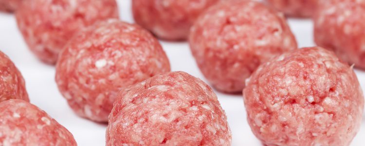 Momento de la preparación de las albóndigas