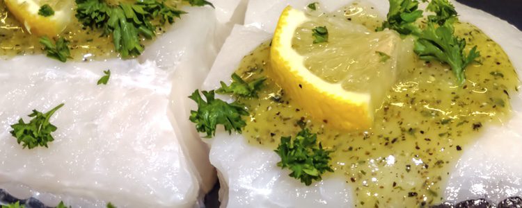 El relish de cebolla aporta un toque muy original al bacalao