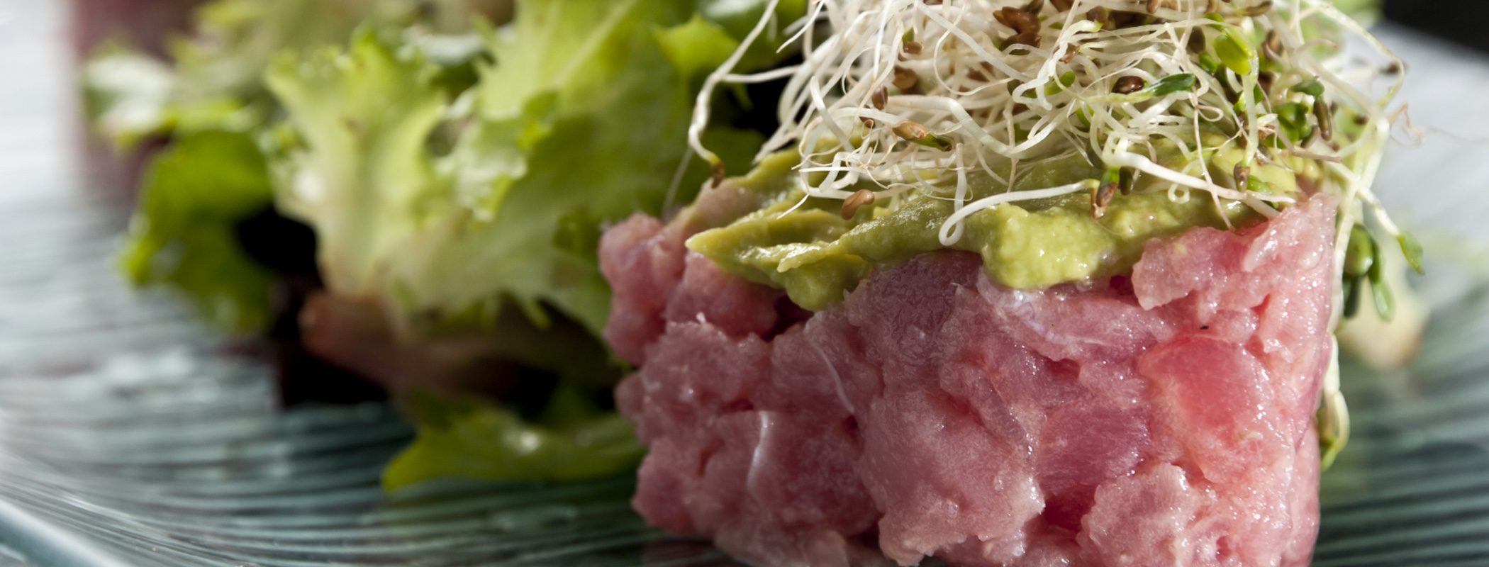 Entrantes de Navidad: Tartar de atún con aguacate