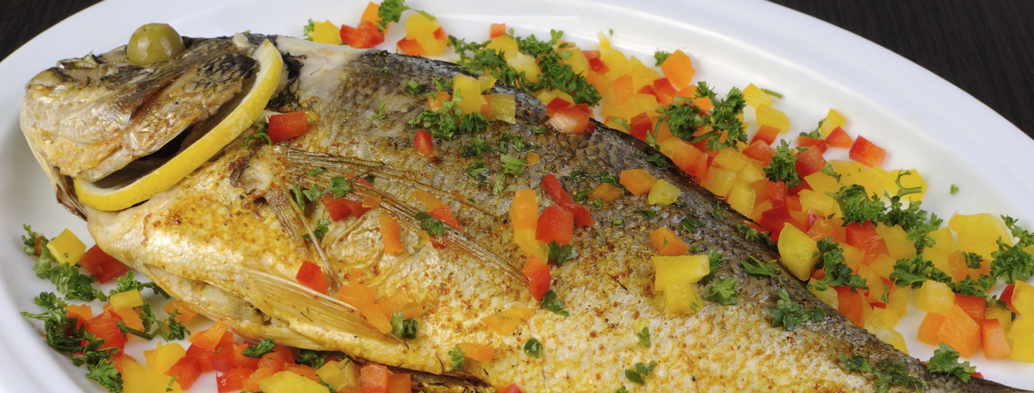 Pescados de Navidad: Dorada al horno con guarnición