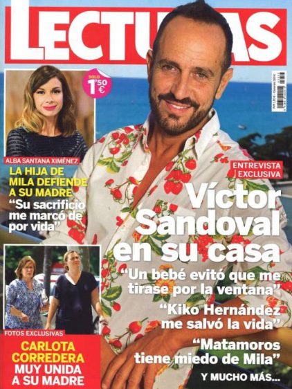 Víctor Sandoval en su casa en la portada de Lecturas