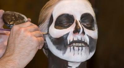 Maquillaje de novia cadaver para Halloween paso a paso