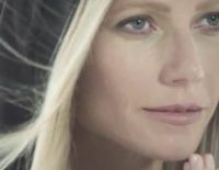 Gwyneth Paltrow detás de mas cámaras para Max Factor