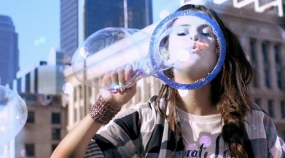 Selena Gomez muestra la colección de Adidas Neo para primavera/verano 2013