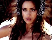 Irina Shayk luce bikinis en la campaña primavera/verano 2013 de Beach Bunny