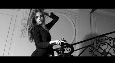 Cara Delevingne presenta la máscara de pestañas 'Baby Doll' de Yves Saint Laurent