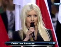 Christina Aguilera interpreta el himno de los Estados Unidos en la Super Bowl de 2011