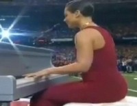 Alicia Keys interpreta el himno de Estados Unidos en la Super Bowl XLVII
