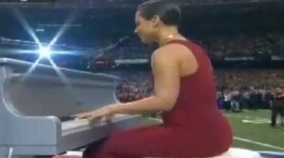 Alicia Keys interpreta el himno de Estados Unidos en la Super Bowl XLVII