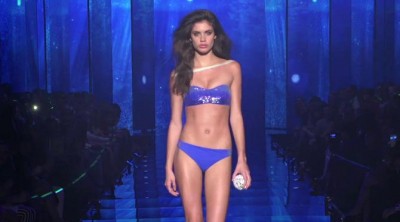 Desfile de presentación de la colección primavera/verano 2014 de Calzedonia