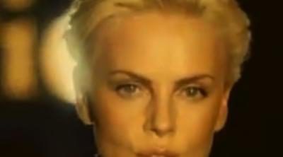 J'adore 2011 con Charlize Theron acompañada de Grace Kelly, Marlene Dietrich y Marilyn Monroe