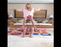 Carles Puyol y Vanesa Lorenzo muestran el 'making of' de sus ejercicios equilibristas