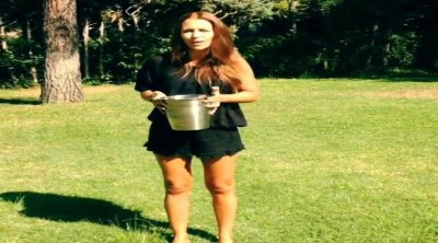 Paula Echevarría cumple con el reto Ice Bucket Challenge