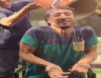 Pedro Castro acepta el reto Ice Bucket Challenge y se moja por la ELA