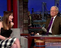 Dakota Johnson en el show de David Letterman tras el estreno de 'Cincuenta sombras de Grey'