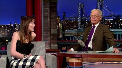 Dakota Johnson en el show de David Letterman tras el estreno de 'Cincuenta sombras de Grey'