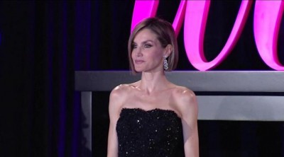 La Reina Letizia estrena peinado bob en los Premios Woman