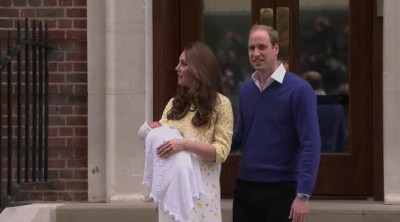 Los Duques de Cambridge presentan a su hija recién nacida