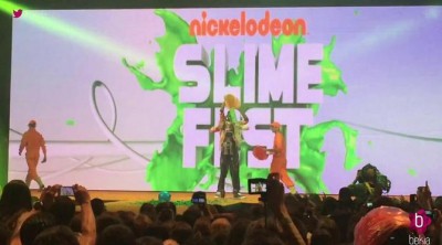 Pilar Rubio se pringa de moco verde en el Slime Fest 2015
