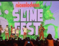 Gemeliers se pringa de moco en el Slime Fest 2015