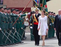 La Reina Letizia rompe el protocolo y se quita el negro ante la Guardia Civil