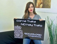 Sara Carbonero colabora con la Policía en la campaña contra la trata de seres humanos