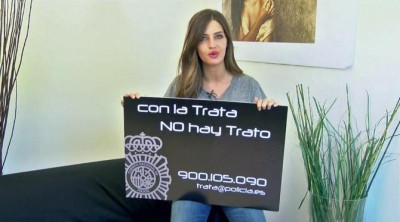 Sara Carbonero colabora con la Policía en la campaña contra la trata de seres humanos
