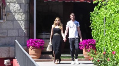 Edurne y David De Gea paseando cogidos de la mano