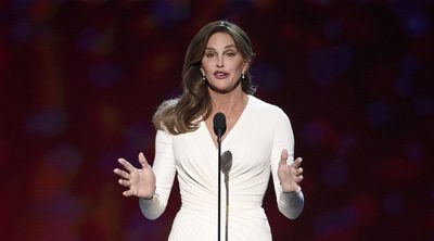 Caitlyn Jenner recibe un emotivo premio en los ESPYS 2015